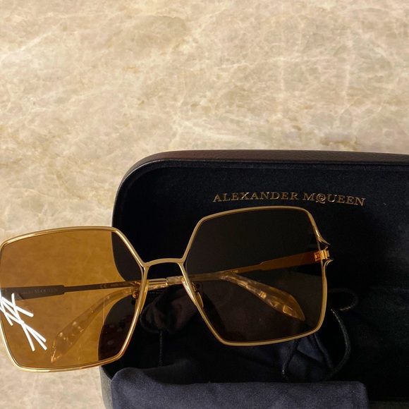 ALEXANDER MCQUEEN WOMENS SUNGLASSES GOLD AND BROWN! Worn once, made in Italy! - Picture 1 of 14
